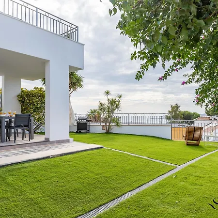 Luxury Townhouse With Rooftop Sauna & Jacuzzi Holiday home Fuengirola