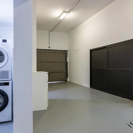 Holiday home Luxury Townhouse With Rooftop Sauna & Jacuzzi *