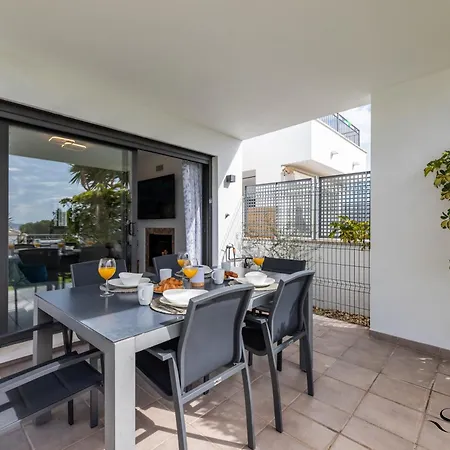 Holiday home Luxury Townhouse With Rooftop Sauna & Jacuzzi