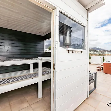Luxury Townhouse With Rooftop Sauna & Jacuzzi Holiday home