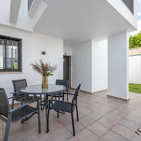 Luxury Townhouse With Rooftop Sauna & Jacuzzi Holiday home *
