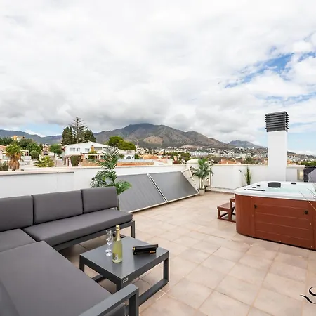Luxury Townhouse With Rooftop Sauna & Jacuzzi Holiday home *