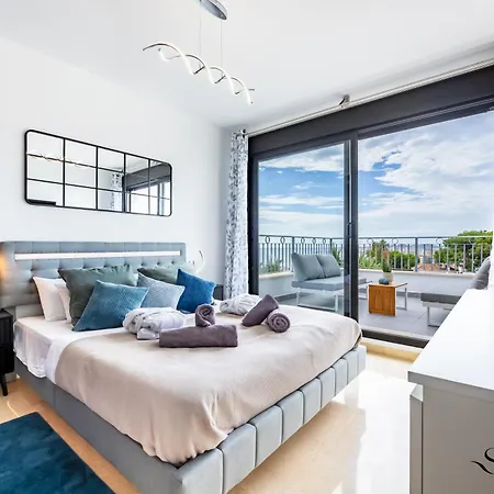 Luxury Townhouse With Rooftop Sauna & Jacuzzi Holiday home Fuengirola