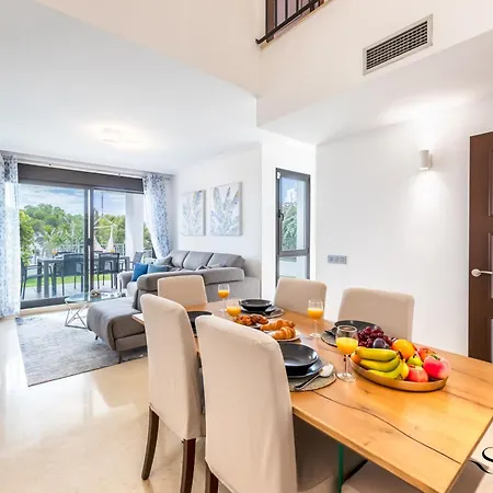 Holiday home Luxury Townhouse With Rooftop Sauna & Jacuzzi