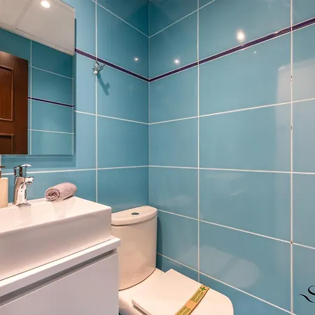 Holiday home Luxury Townhouse With Rooftop Sauna & Jacuzzi *