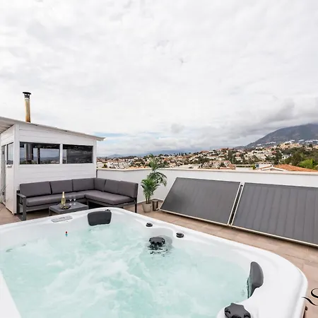Luxury Townhouse With Rooftop Sauna & Jacuzzi Holiday home