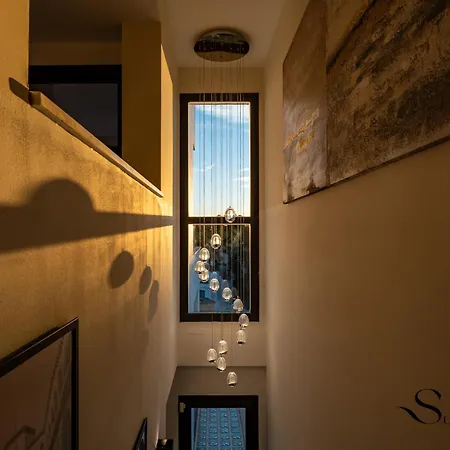 Holiday home Luxury Townhouse With Rooftop Sauna & Jacuzzi
