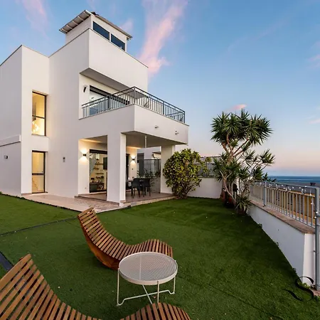 Luxury Townhouse With Rooftop Sauna & Jacuzzi *