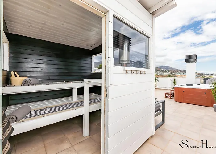 Luxury Townhouse With Rooftop Sauna & Jacuzzi בית נופש