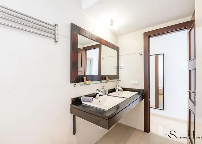 Luxury Townhouse With Rooftop Sauna & Jacuzzi בית נופש פואנגירולה